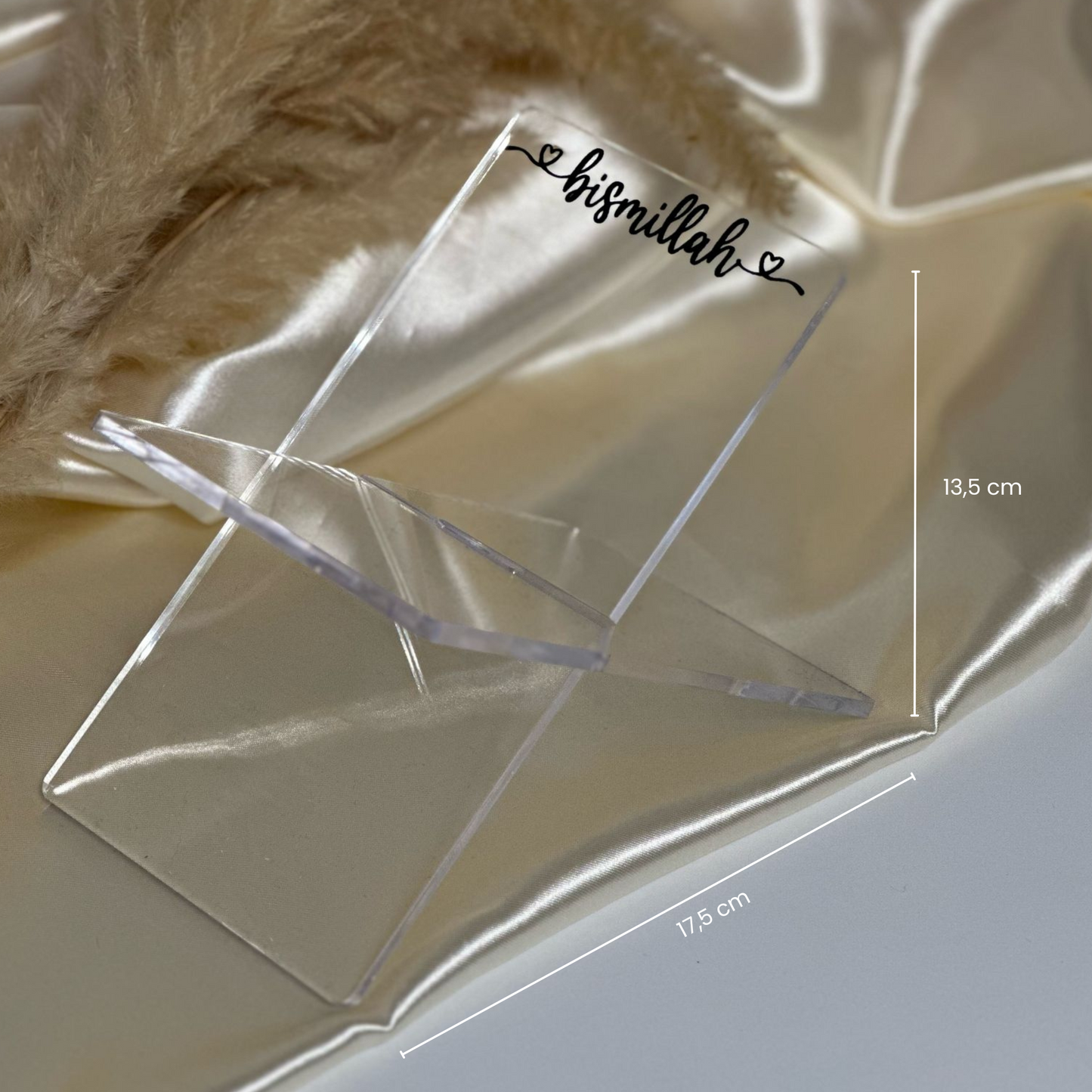 Kleiner Koranständer aus Acryl mit Bismillah-Schriftzug - Bemaßungen: 13.5 cm auf 17.5 cm